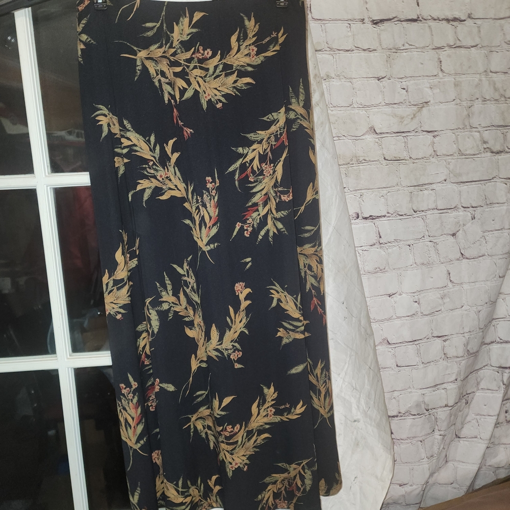 Chic Black Floral Maxi Skirt